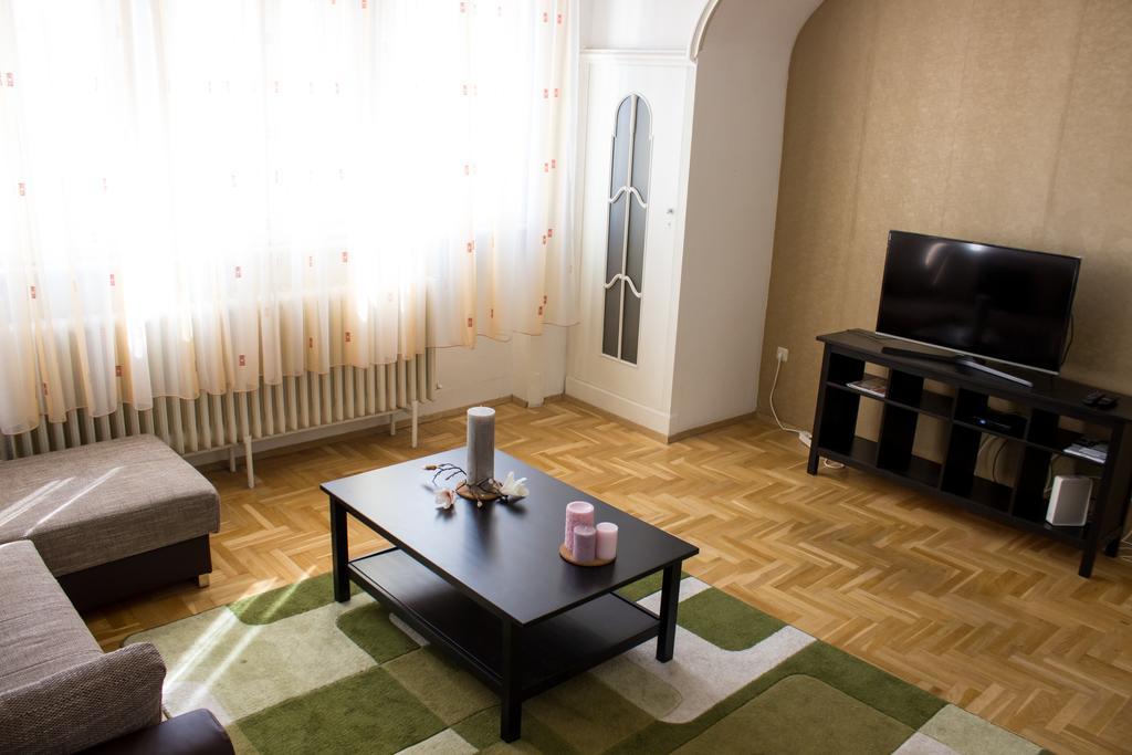 Home At Parliament Budapest Exterior photo
